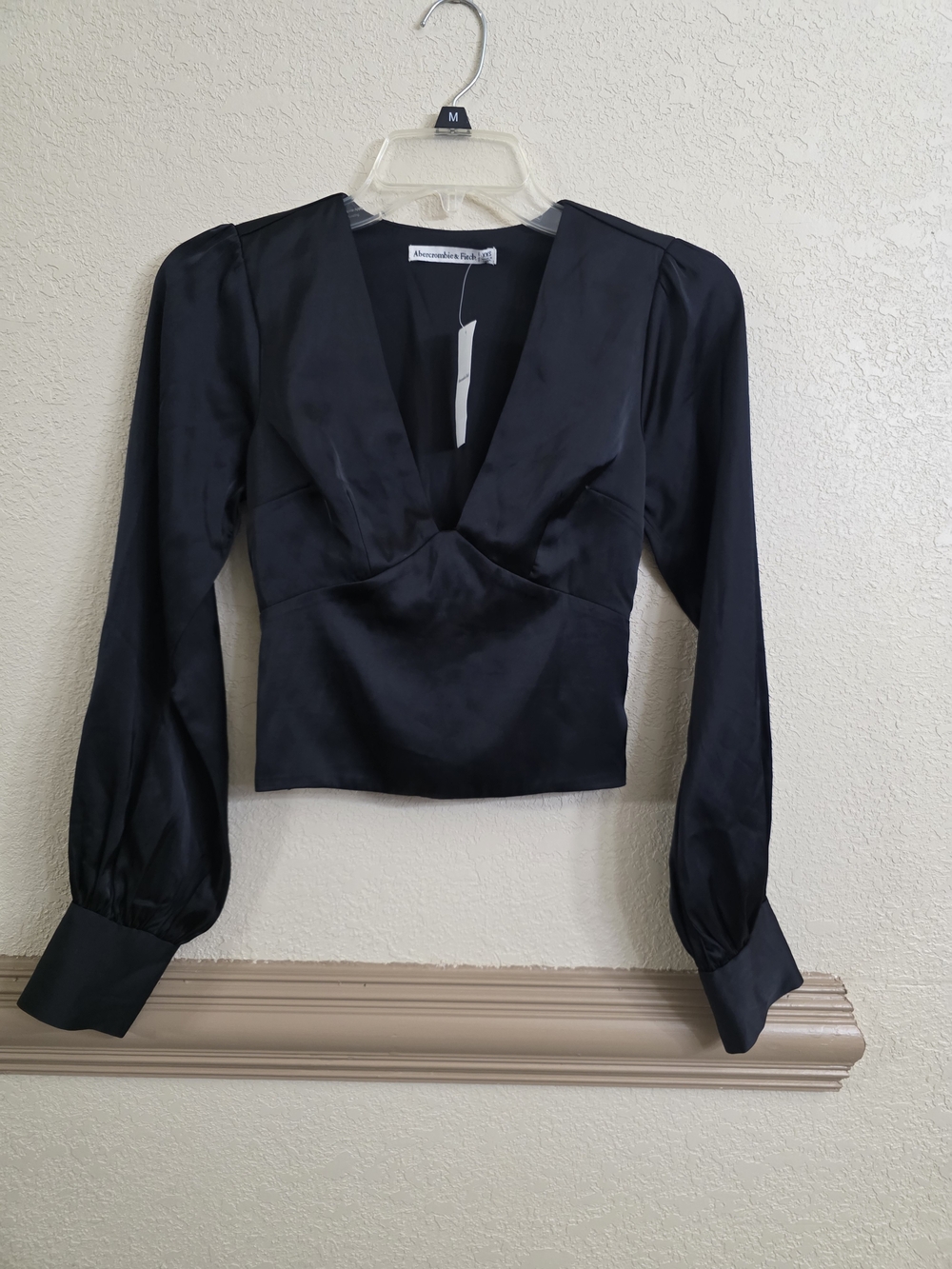 Abercrombie & Fitch Black Long-Sleeve Satin V-Neck Top